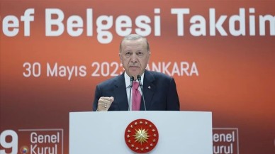 Cumhurbaşkanı Erdoğan: Ne oldu,  bankalar kapandı mı? Hepsi artık kasaları falan boşalttı mı?