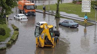 6 şehirde yağmur hayatı felç etti. 26 il için daha önemli uyarı geldi: Çok yağacak!