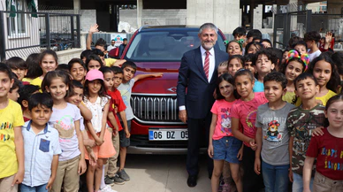 Bakan Nebati Mersin'de çocuklara Togg'u anlattı!