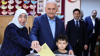 Binali Yıldırım'dan eşi Semiha Yıldırım'a: Ne oldu hanım karar veremedin mi?