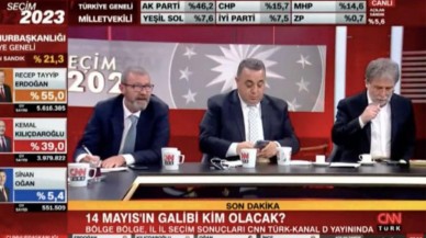 Ahmet Hakan canlı yayında sigara içerken yakalandı