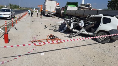 Denizli'de otomobil tıra çarptı: Recep Çapuk öldü,  Metin Bilger yaralı