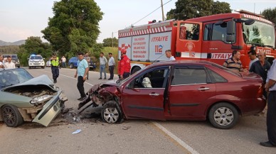 Balıkesir'de iki otomobil çarpıştı: Feride Oruç öldü