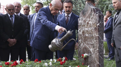 Bahçeli Türkeş'in kabrini ziyaretinde konuştu. Gündem yaratacak açıklamalar
