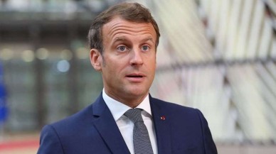Fransa yangın yerine dönerken Macron'un verdiği poz büyük tepki çekti