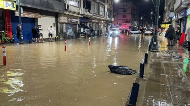 Ordu'yu sel aldı. Caddeleri su bastı,  yollar kapandı