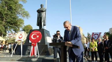 Cumhurbaşkanı Erdoğan,  Lefkoşa'daki Atatürk Anıtı'nı ziyaret etti: Flaş mesajlar