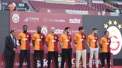 Galatasaray'dan transfer şov. 35 bin kişinin önündeki törende Dursun Özbek'ten flaş açıklama