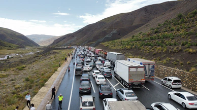 Erzincan Sivas kara yolu ulaşıma kapatıldı