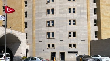 Yaşar Timur Danimarka'dan Avanos'a tatile gelen eşi Zübeyde Timur ve 6 yaşındaki kızını havuzda bıçaklayarak öldürdü