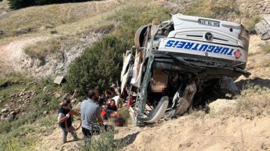 Kars'ta 50 metre yükseklikten düşen yolcu otobüsünde ölen 7 kişinin kimlikleri belli oldu