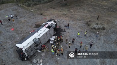 Kemerburgaz'da servis otobüsü köprüden düştü,  27 yaralı. Abdürrahim Albayrak açıklama yaptı