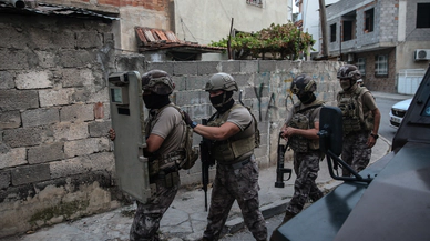 Mersin'de şafak operasyonu: 27 zanlı yakalandı