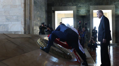 Erdoğan Ata'nın huzurunda söz verdi