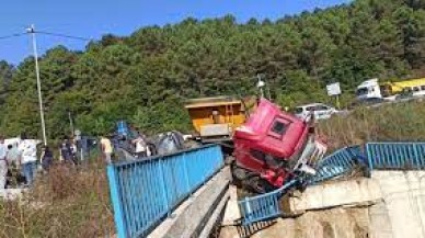 Beykoz Riva yolunda kamyonla otomobil çarpıştı: Kenan Avcı öldü