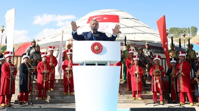 Cumhurbaşkanı Erdoğan: Ecdadın zaferlerini şeref madalyası olarak göğsümüzde iftiharla taşıyoruz