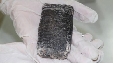 Hatay'daki deprem sonrası ortaya çıkan cismin ve üzerindeki yazıların ne olduğu ortaya çıktı