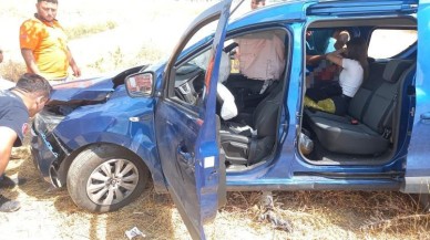 Antalya'da 3 araç birbirine çarptı : 2 si ağır 6 yaralı