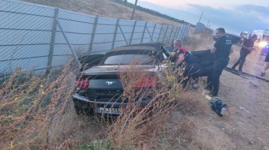 Edirne'de Batuhan Kömür 240'la giderken minibüse çarptı: Ahmet Semiz,  Hasancan Köroğlu,  Osman Kaykı öldü