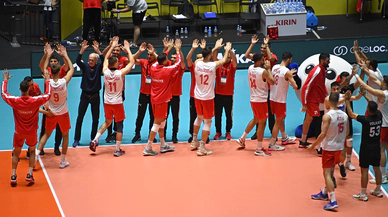 Helal olsun size çocuklar. Voleybolcularımız Sırbistan'ı devirdi