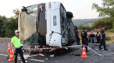 Denizli'de korkunç kaza. 6 kişi öldü,  42 yaralı var