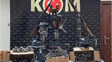 Yüzlerce silah ve parcalarıyla yakalanan 16 sanığa zincirleme hapis istemi