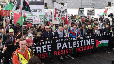 İngilizler ayaklandı! On binlerce kişi Başbakanlığa yürüdü