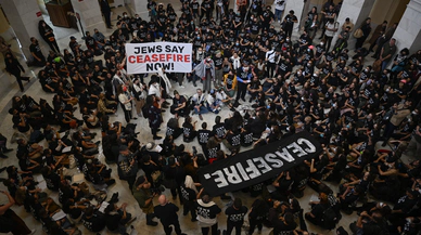 ABD'de Yahudiler kongre binasını bastı. Polis müdahale etti
