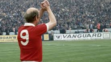 İngiliz futbolunun ve Manchester United'ın efsanesi öldü