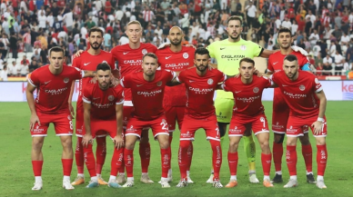 Filistin için saygı duruşu yapmak istemeyen Antalyasporlu futbolculardan maça çıkmama kararı!
