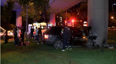 Kontrolden çıkarak viyadüğün beton ayağına çarptı: 1'i ağır 4 yaralı