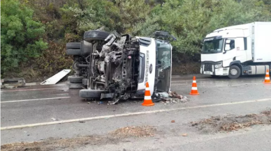 Sakarya’da zincirleme kaza: İki istikamette  yol trafiğe kapatıldı