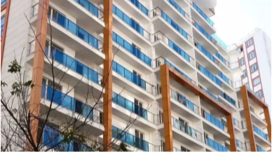 Esenyurt'ta polisli çete! 211 daireli siteye çöktü