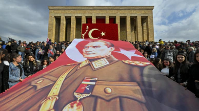 Türkiye Anıtkabir'e aktı. Atasını saygıyla andı