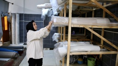 Annesinden kalan halıyı yıkamaya verdi: İçinden çıkanları görünce havalara uçtu