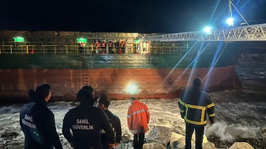 Fırtına vuruyor. Kastamonu'da gemi karaya oturdu. Trabzon yanıyor. İstanbul'da bina boşaltıldı. İzmir'i su bastı