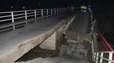 Balıkesir'de köprü çöktü