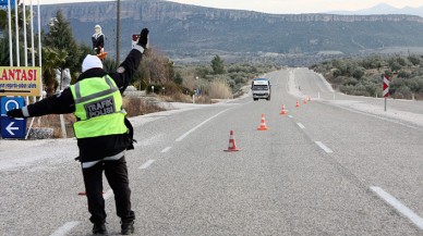 İl girişinde durduruldu: Arabanın içinden çıkanlar polisi bile şoke etti!
