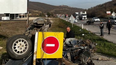 Samsun'da yolcu otobüsüyle otomobil çarpıştı. Hasan Camcı ve Oğuzhan Camcı öldü