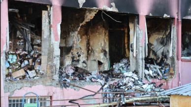 Eski devlet hastanesi yangınında 20 saat geride kaldı! Ekipler çalışmaya devam ediyor