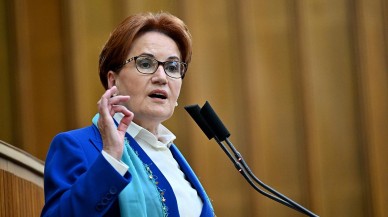 Meral Akşener Nihal Atsız'ın şiirini okudu salon ayağa kalktı. Mansur Yavaş'ı mı hedef aldı?