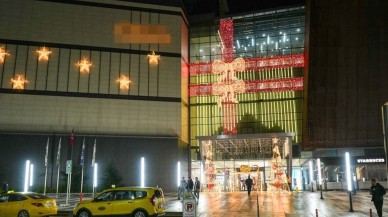 AVM'ye yapılan yılbaşı süslemesi Rize'yi karıştırdı