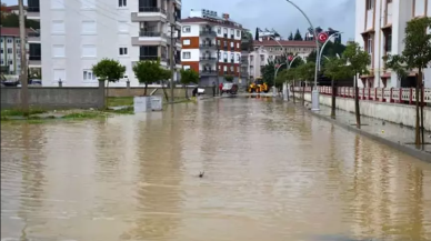 Antalya'da sokaklar doldu taştı!