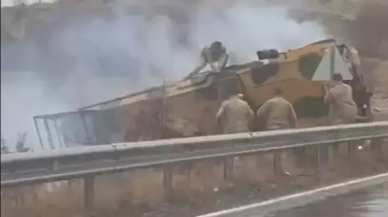 Mardin'de,  zırhlı askeri araç devrildi: 2 asker yaralı!
