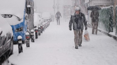 Atkıları,  bereleri hazırlayın! AKOM,  İstanbul'da kar yağışı için saat verdi!