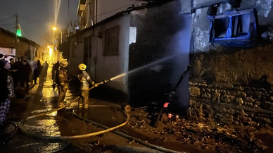 Bursa'da ahır yandı. İçinde 10 büyükbaş hayvan vardı