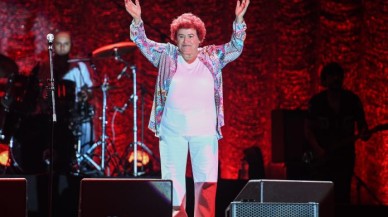 Selda Bağcan'ın provaya çıkarken giydiği kıyafetler gündem oldu