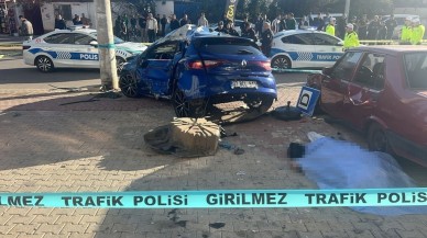 Antalya'da otomobil durakta bekleyenlere çarptı: Fatma Keser ve Hüseyin Keser öldü