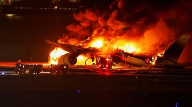 Dünya onları konuşuyor! Japon ekiplerden yanan uçaklara başarılı operasyon