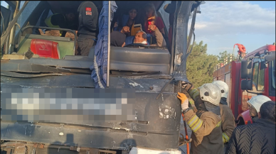 Hatay'da 2 işçi servisi çarpıştı: 1'i ağır 18 yaralı